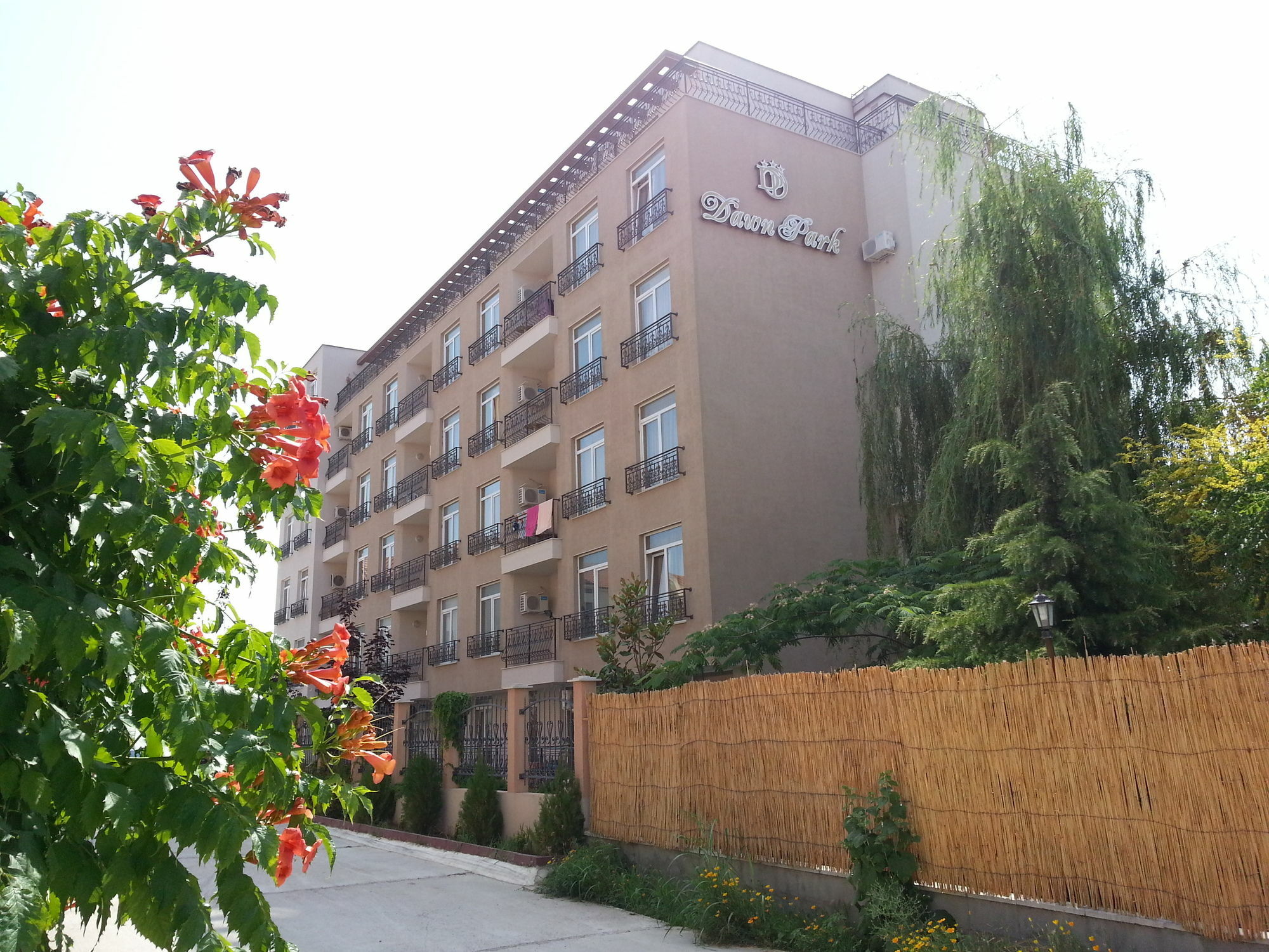 Menada Dawn Park Apartment 阳光海滩 外观 照片